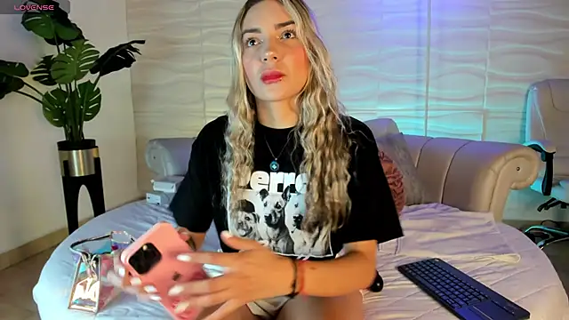 mariablonde  online show from October 1, 2025, 6:45 pm