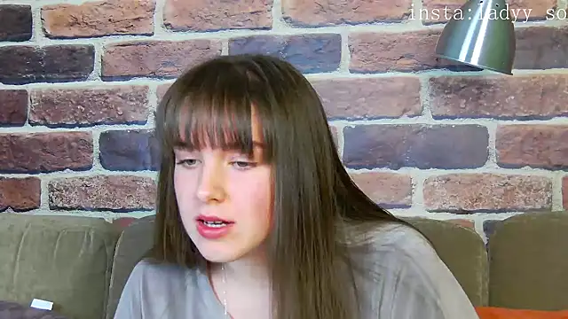 Sofia Hugs online show from November 15, 2025, 9:08 pm