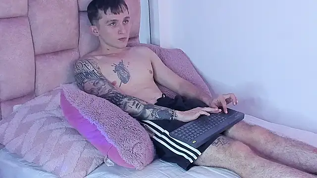 Snapshot of Dylanwhite23_ chatting on March 6, 2025, 2:30 am Dylanwhite23 online show from March 6, 2025, 2:30 am