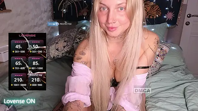 GoodGirl0024 online show from March 21, 2026, 8:24 pm