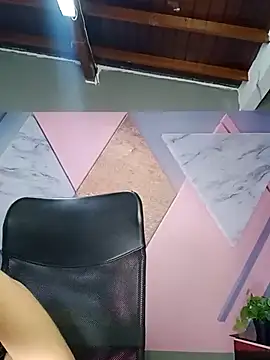 AngelaCoffee online show from November 18, 2025, 2:49 am