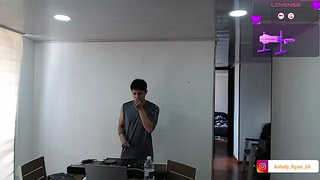 ashely ryan24 online show from November 14, 2025, 7:06 pm