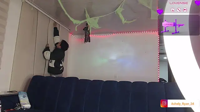 ashely ryan24 online show from October 9, 2025, 11:27 pm