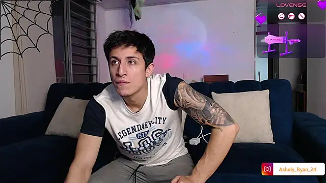 ashely ryan24 online show from October 18, 2025, 12:01 am