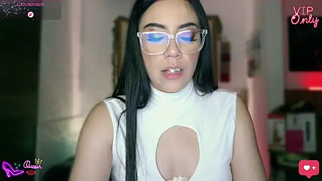 LauGrayJ online show from April 13, 2026, 11:09 pm