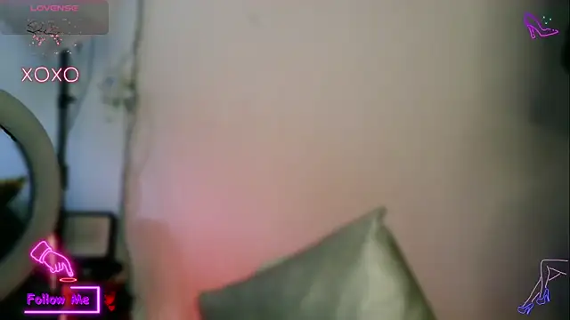 LauGrayJ online show from November 9, 2025, 7:40 pm