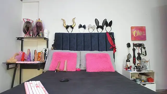 emmily giraldo online show from November 8, 2025, 1:25 pm