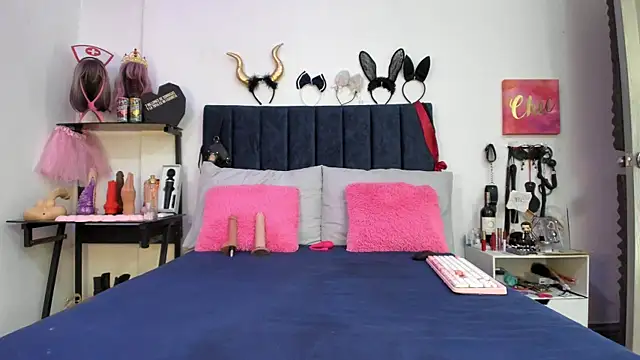 emmily giraldo online show from July 17, 2026, 12:57 pm
