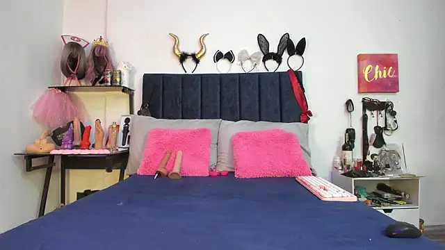 emmily giraldo online show from March 10, 2026, 12:20 pm