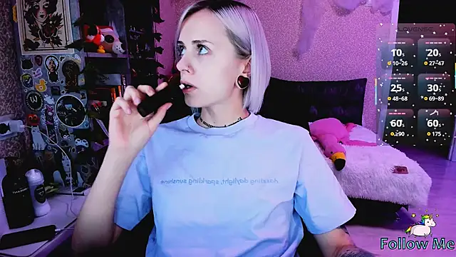 NaniMoore online show from November 1, 2025, 8:14 pm