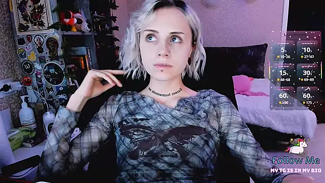 NaniMoore online show from November 15, 2025, 8:35 pm