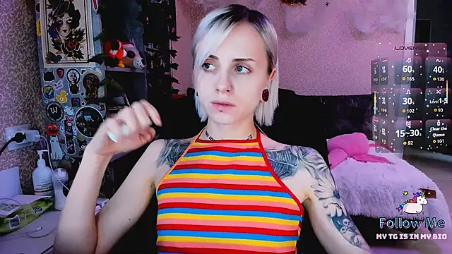 NaniMoore online show from November 21, 2025, 9:14 pm