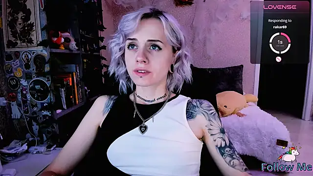 NaniMoore online show from October 6, 2025, 9:48 pm