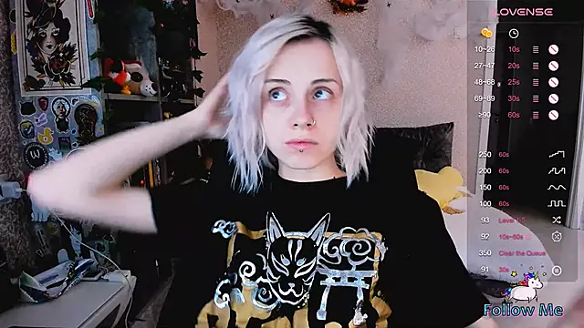 NaniMoore online show from October 12, 2025, 7:54 am