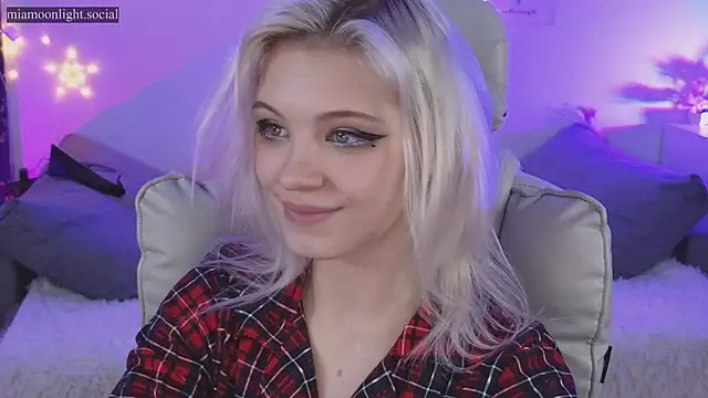 Moonlight Mia online show from December 15, 2024, 7:31 pm