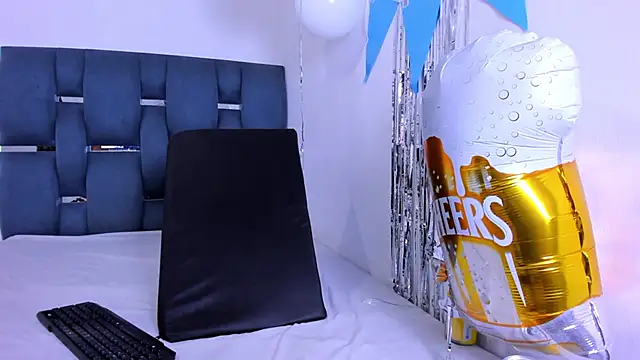 nymphomanya online show from October 3, 2025, 8:10 pm