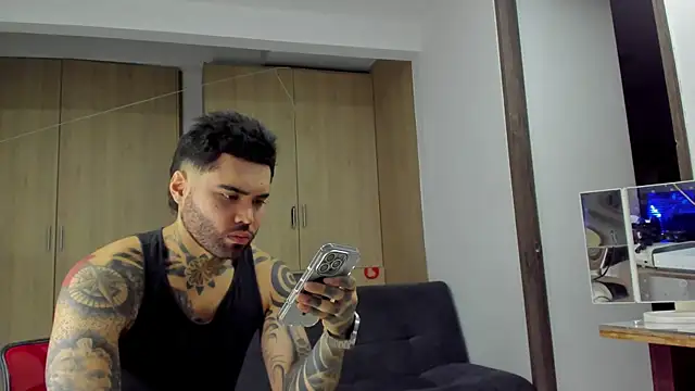 Snapshot of Eroxxx1327 chatting on November 1, 2025, 11:53 pm Eroxxx1327 online show from November 1, 2025, 11:53 pm