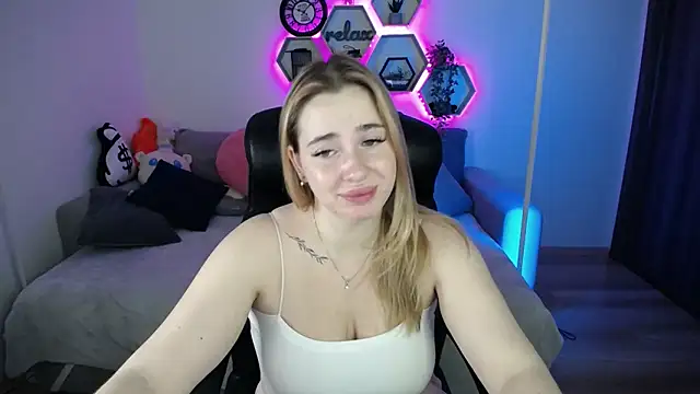 SabrinViolet online show from November 12, 2025, 9:46 am