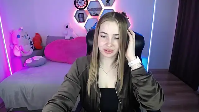 SabrinViolet online show from May 9, 2026, 8:07 am