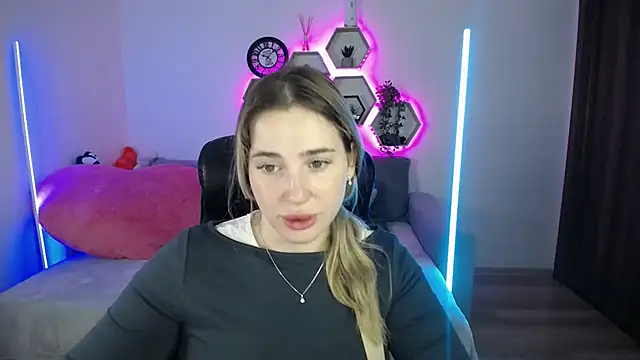 SabrinViolet online show from October 7, 2025, 8:15 am