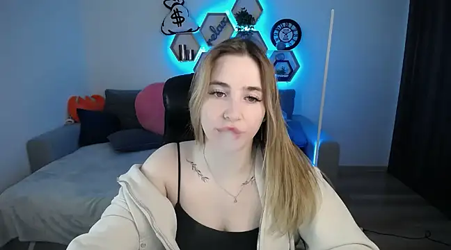 SabrinViolet online show from March 18, 2025, 9:12 am