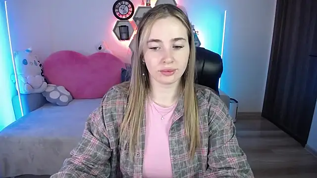 SabrinViolet online show from May 24, 2026, 8:03 am