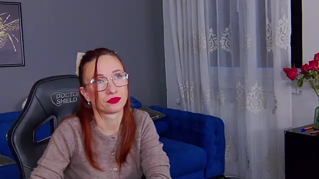 Snapshot of AnneHove chatting on October 27, 2025, 5:08 am AnneHove online show from October 27, 2025, 5:08 am