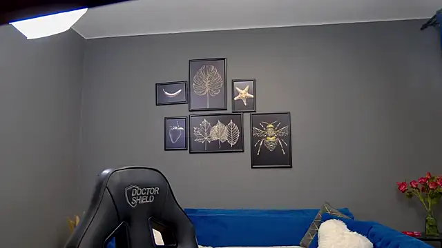 Snapshot of AnneHove chatting on March 11, 2025, 5:13 am AnneHove online show from March 11, 2025, 5:13 am