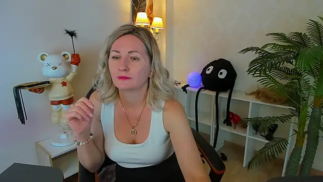 AriFleow online show from October 21, 2025, 11:31 am