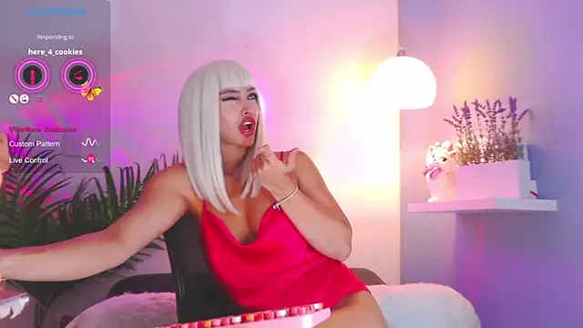 catalina  lovers online show from March 4, 2025, 9:22 pm