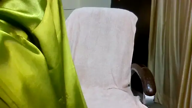 Snapshot of Queenhimanshi chatting on April 5, 2026, 7:20 pm Queenhimanshi online show from April 5, 2026, 7:20 pm