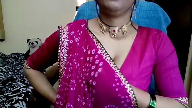 Snapshot of Queenhimanshi chatting on February 19, 2026, 12:29 am Queenhimanshi online show from February 19, 2026, 12:29 am