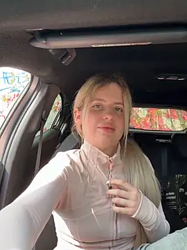 Holly-Glamour online show from April 16, 2026, 12:28 pm