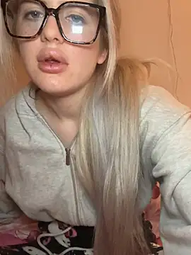 Holly-Glamour online show from February 7, 2026, 4:15 pm