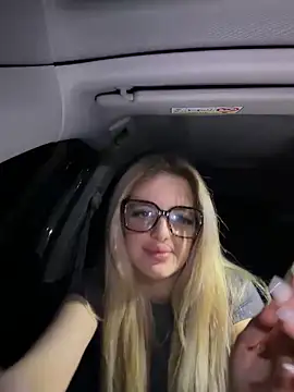 Holly-Glamour online show from March 18, 2026, 8:21 pm