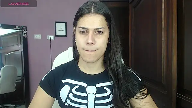 Luciana Ortiz1 online show from February 8, 2025, 2:38 pm