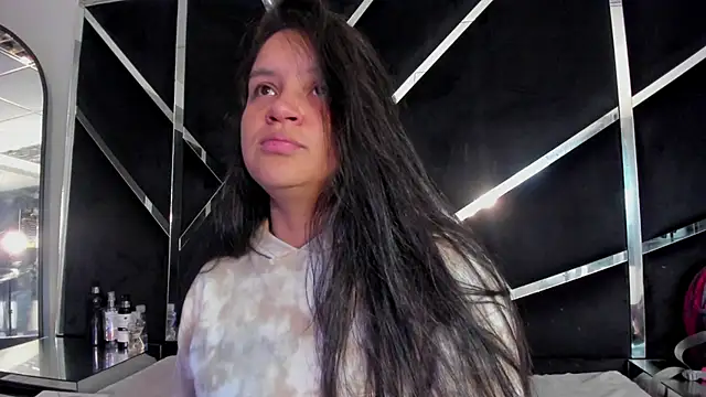 Ivanna18 x online show from November 2, 2025, 3:44 am