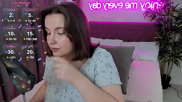 FeralPeach online show from September 14, 2025, 5:19 am