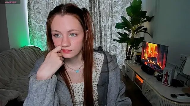 Alyssa Smitt online show from June 4, 2026, 2:05 am