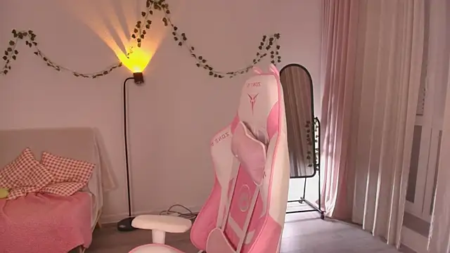 Eva Davi online show from December 23, 2025, 1:49 am