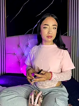 Ady 18 online show from October 2, 2025, 7:28 pm