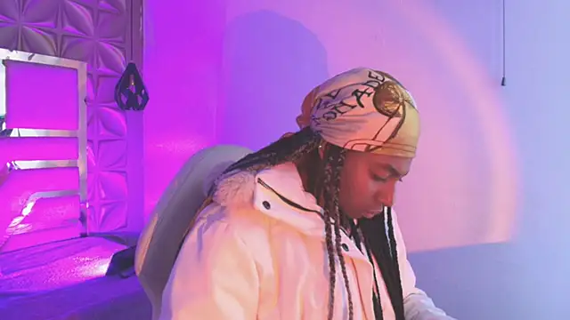 Queen perla  online show from April 3, 2026, 12:11 pm