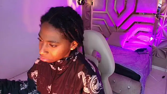 Queen perla  online show from February 21, 2026, 12:07 pm