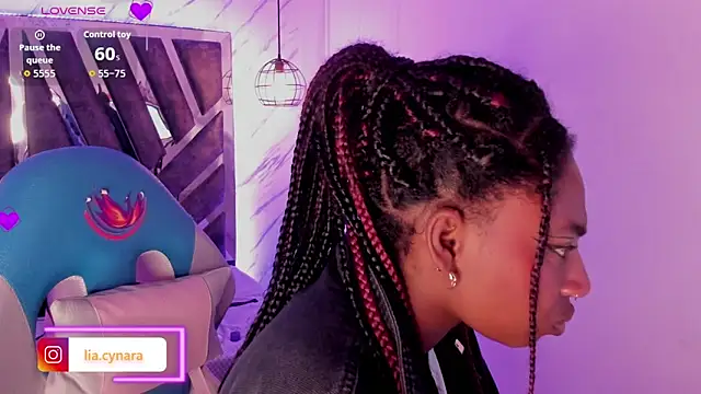 Queen perla  online show from September 20, 2025, 4:01 pm