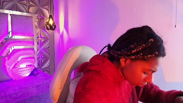 Queen perla  online show from March 5, 2026, 12:13 pm