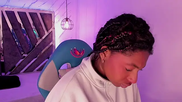 Queen perla  online show from September 24, 2025, 12:33 pm