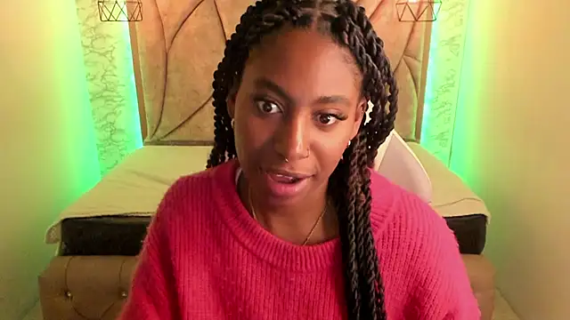 Queen perla  online show from February 28, 2025, 8:07 pm