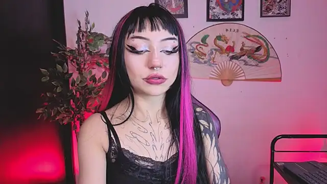 Snapshot of catipetite chatting on July 5, 2026, 6:42 am catipetite online show from July 5, 2026, 6:42 am
