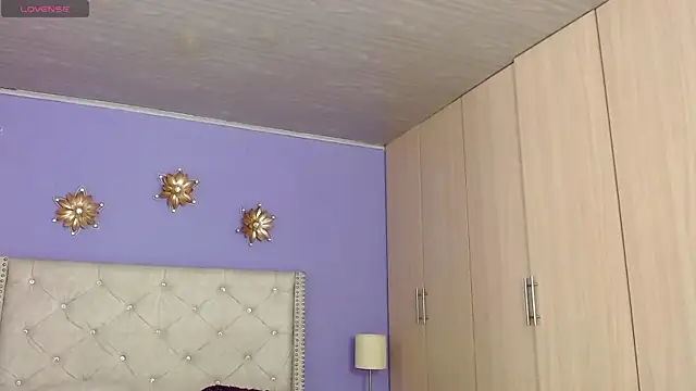 Kim and Mia online show from October 6, 2025, 3:02 pm