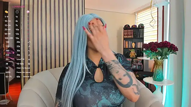 Milanna lips  online show from September 18, 2025, 1:58 pm